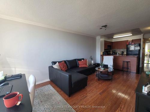 Lph1-55 Harrison Garden Blvd, Toronto, ON - Indoor Photo Showing Living Room