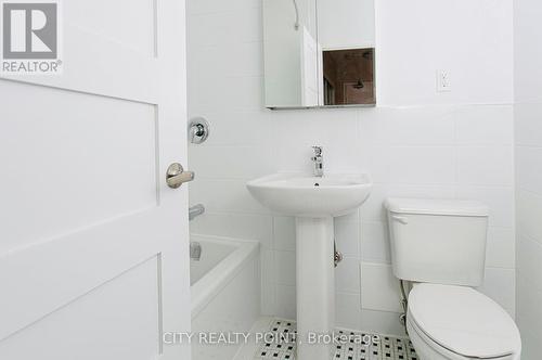 603 - 1291 Bayview Avenue N, Toronto, ON - Indoor Photo Showing Bathroom