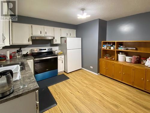 400 W 6Th Avenue, Prince Rupert, BC - Indoor Photo Showing Kitchen With Double Sink