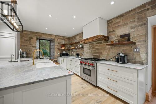 13567 2Nd Line, Milton, ON - Indoor Photo Showing Kitchen With Upgraded Kitchen