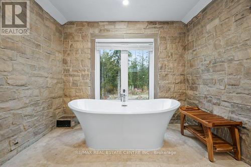 13567 2Nd Line, Milton, ON - Indoor Photo Showing Bathroom