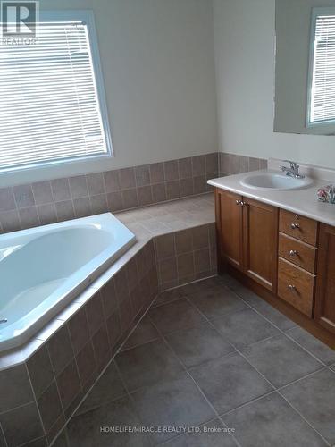 5165 Doubletree Drive, Mississauga, ON - Indoor Photo Showing Bathroom