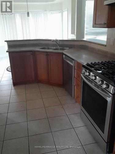 5165 Doubletree Drive, Mississauga, ON - Indoor Photo Showing Kitchen With Double Sink