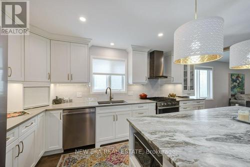 41 Jackson Court, Tillsonburg, ON - Indoor Photo Showing Kitchen With Double Sink With Upgraded Kitchen