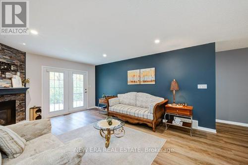 41 Jackson Court, Tillsonburg, ON - Indoor Photo Showing Living Room With Fireplace