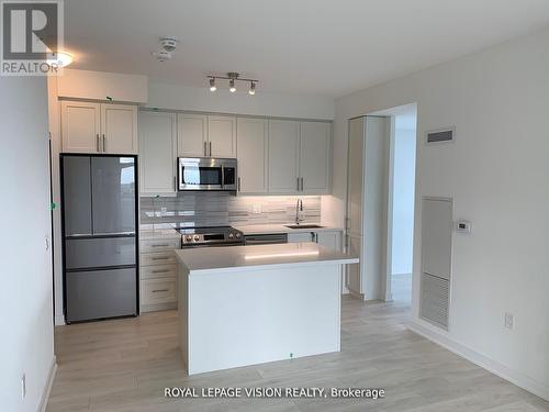 1608 - 75 Oneida Crescent, Richmond Hill, ON - Indoor Photo Showing Kitchen