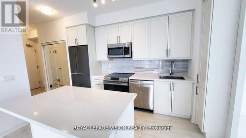 1608 - 75 Oneida Crescent, Richmond Hill, ON - Indoor Photo Showing Kitchen