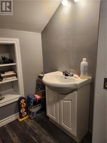 1224 1/2 Cumberland Street, Cornwall, ON - Indoor Photo Showing Bathroom