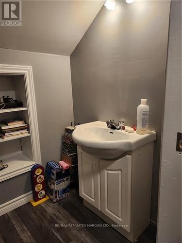 12241/2 Cumberland Street, Cornwall, ON - Indoor Photo Showing Bathroom