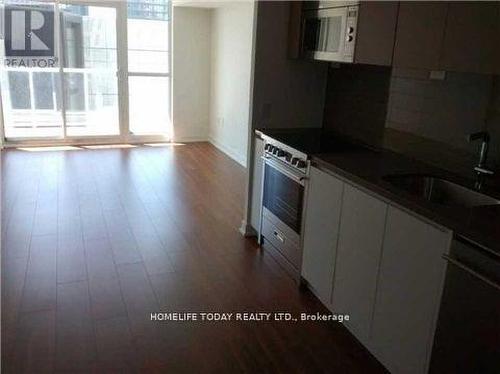 712 - 75 Queens Wharf Road, Toronto, ON - Indoor Photo Showing Kitchen