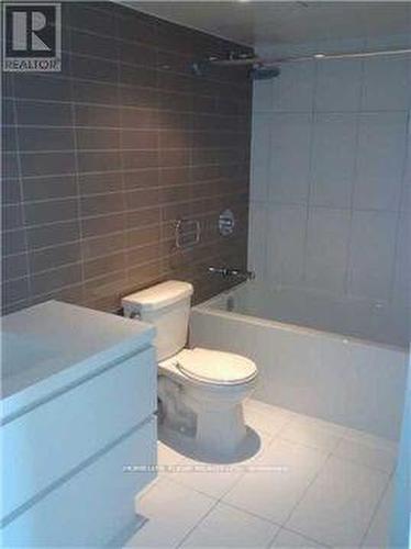 712 - 75 Queens Wharf Road, Toronto, ON - Indoor Photo Showing Bathroom