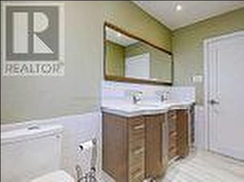 4 Mcmaster Avenue, Hamilton, ON - Indoor Photo Showing Bathroom