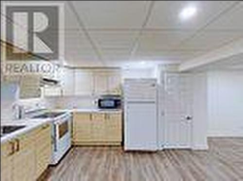 4 Mcmaster Avenue, Hamilton, ON - Indoor Photo Showing Kitchen