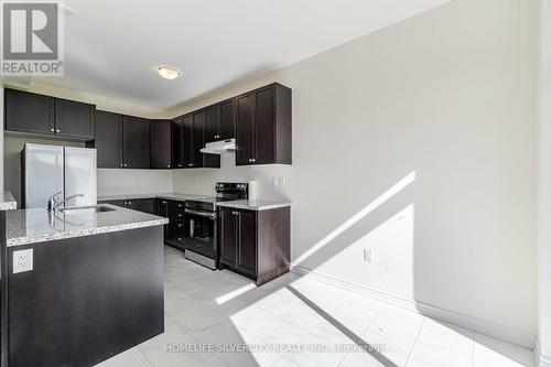 1 Armilia Place, Whitby, ON - Indoor Photo Showing Kitchen