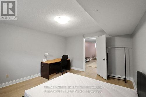 19 Radenhurst Crescent, Barrie, ON - Indoor Photo Showing Bedroom