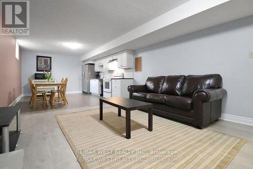 19 Radenhurst Crescent, Barrie, ON - Indoor Photo Showing Living Room