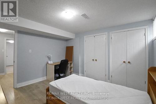 19 Radenhurst Crescent, Barrie, ON - Indoor Photo Showing Bedroom