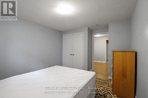 19 Radenhurst Crescent, Barrie, ON - Indoor Photo Showing Bedroom