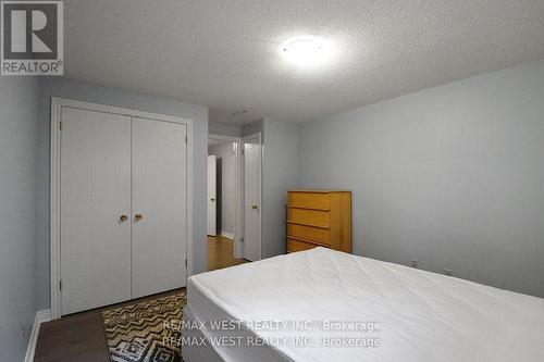 19 Radenhurst Crescent, Barrie, ON - Indoor Photo Showing Bedroom