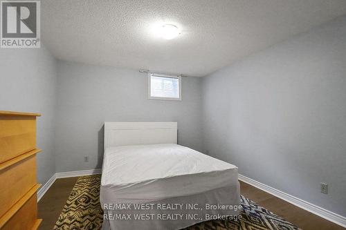 19 Radenhurst Crescent, Barrie, ON - Indoor Photo Showing Bedroom