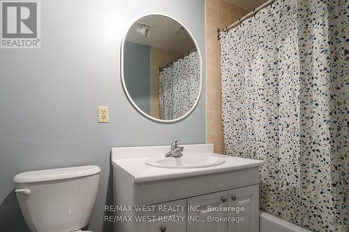 19 Radenhurst Crescent, Barrie, ON - Indoor Photo Showing Bathroom