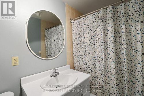 19 Radenhurst Crescent, Barrie, ON - Indoor Photo Showing Bathroom