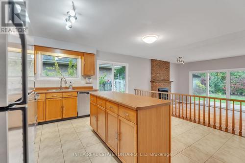 1594 Phillbrook Drive, London, ON - Indoor Photo Showing Kitchen