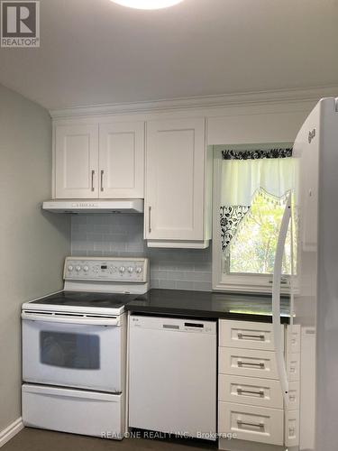 12 Lyndfield Crescent, Brampton, ON - Indoor Photo Showing Kitchen