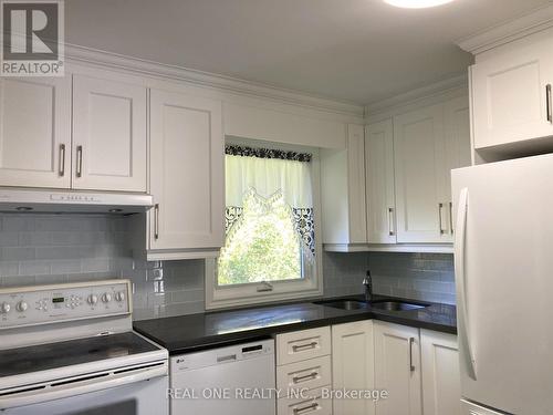 12 Lyndfield Crescent, Brampton, ON - Indoor Photo Showing Kitchen