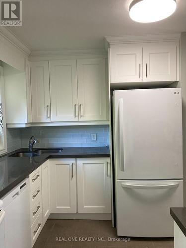 12 Lyndfield Crescent, Brampton, ON - Indoor Photo Showing Kitchen