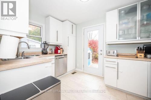 66 Rutherford Avenue, Deep River, ON - Indoor Photo Showing Kitchen