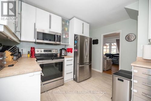 66 Rutherford Avenue, Deep River, ON - Indoor Photo Showing Kitchen With Stainless Steel Kitchen