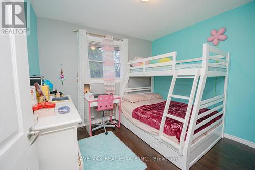 51 Almond Road, London, ON - Indoor Photo Showing Bedroom