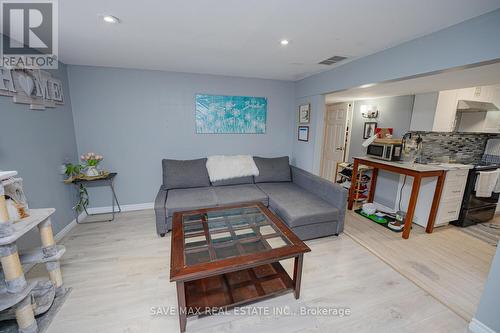 51 Almond Road, London, ON - Indoor Photo Showing Living Room