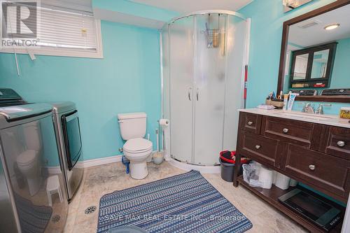 51 Almond Road, London, ON - Indoor Photo Showing Bathroom