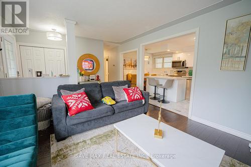 51 Almond Road, London, ON - Indoor Photo Showing Living Room