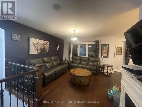 72 12Th Street, Armstrong (Earlton), ON - Indoor Photo Showing Living Room