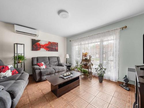 Salon - 3145 Place Richelieu, Shawinigan, QC - Indoor Photo Showing Living Room