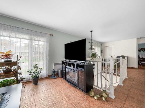 Salon - 3145 Place Richelieu, Shawinigan, QC - Indoor Photo Showing Living Room With Fireplace