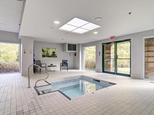 Hot tub - 602-5105 Boul. De L'Assomption, Montréal (Rosemont/La Petite-Patrie), QC - Indoor Photo Showing Other Room With In Ground Pool