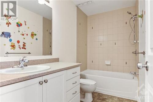 301 Serena Way, Ottawa, ON - Indoor Photo Showing Bathroom