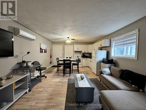 303 Spruce Street S, Timmins (Timmins South - East), ON - Indoor Photo Showing Living Room