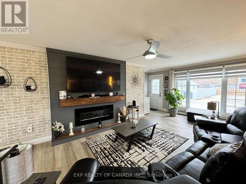 303 Spruce Street S, Timmins (Timmins South - East), ON - Indoor Photo Showing Living Room With Fireplace