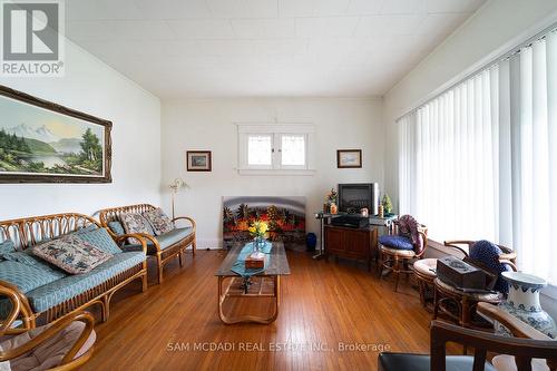 5170 Willmott Street, Niagara Falls, ON - Indoor Photo Showing Living Room