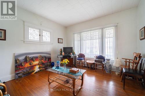 5170 Willmott Street, Niagara Falls, ON - Indoor Photo Showing Living Room