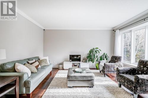 49 Heatherwood Drive, Springwater, ON - Indoor Photo Showing Living Room