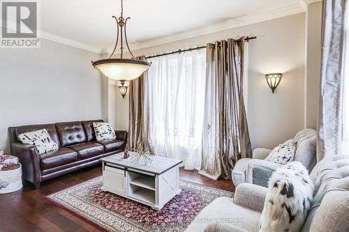 49 Heatherwood Drive, Springwater, ON - Indoor Photo Showing Living Room