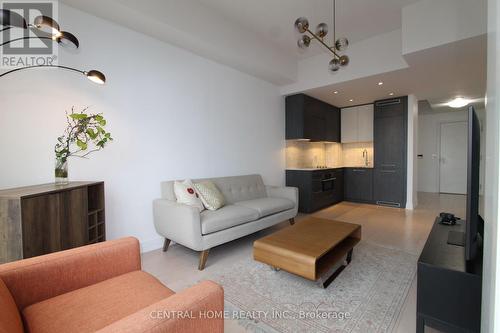 5503 - 8 The Esplanade Street, Toronto, ON - Indoor Photo Showing Living Room