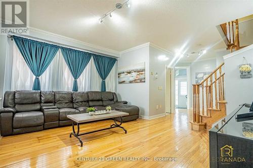 18 Fiddlehead Terrace, Toronto, ON - Indoor Photo Showing Living Room