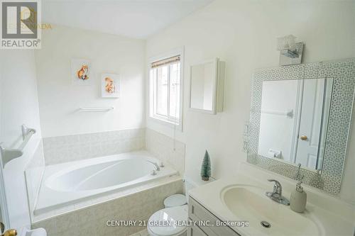 18 Fiddlehead Terrace, Toronto, ON - Indoor Photo Showing Bathroom